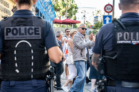 🇫🇷 Rhône : Un fournisseur de vêtements et accessoires destinés aux forces  de l'ordre visé par des malfaiteurs